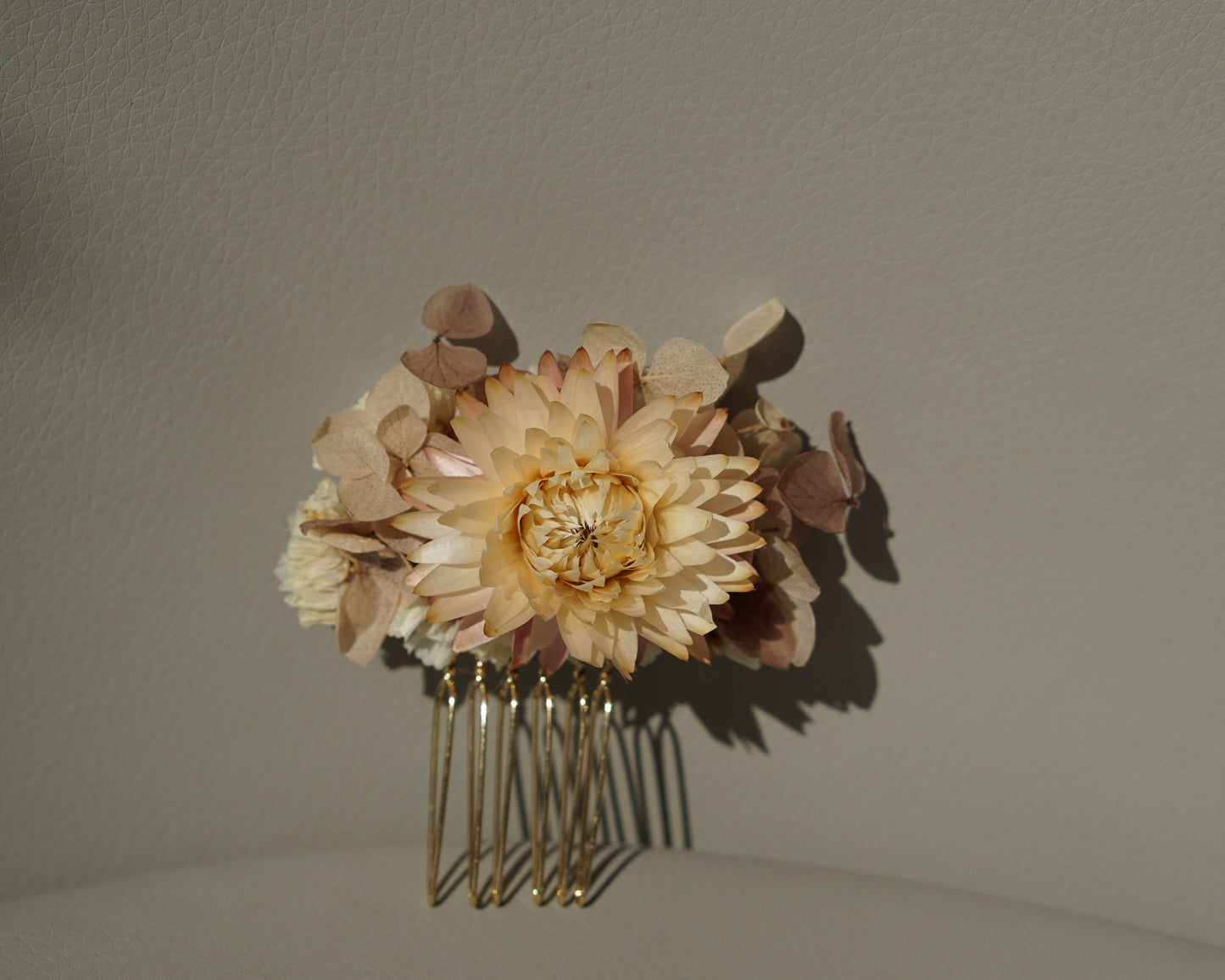 Small dried flower hair comb - peach