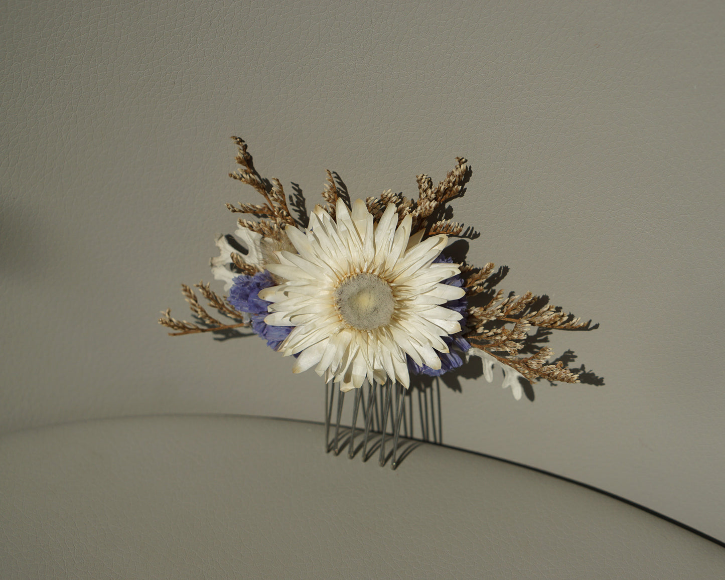 Small dried flower hair comb - blue