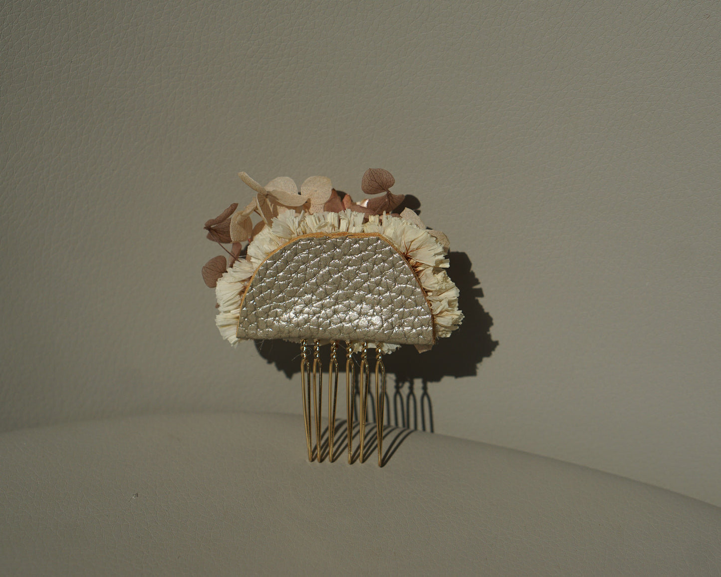 Small dried flower hair comb - peach