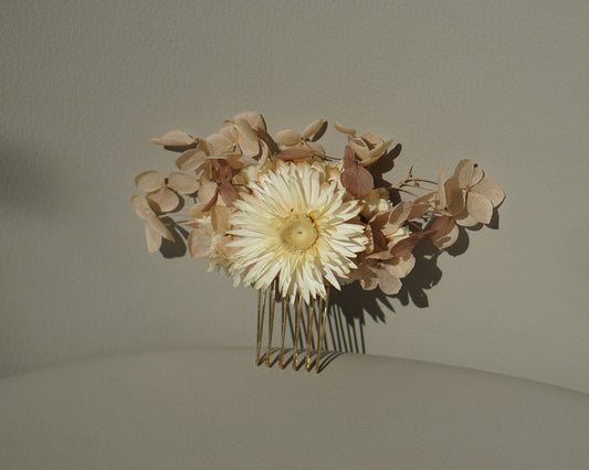 Small dried flower hair comb - cream
