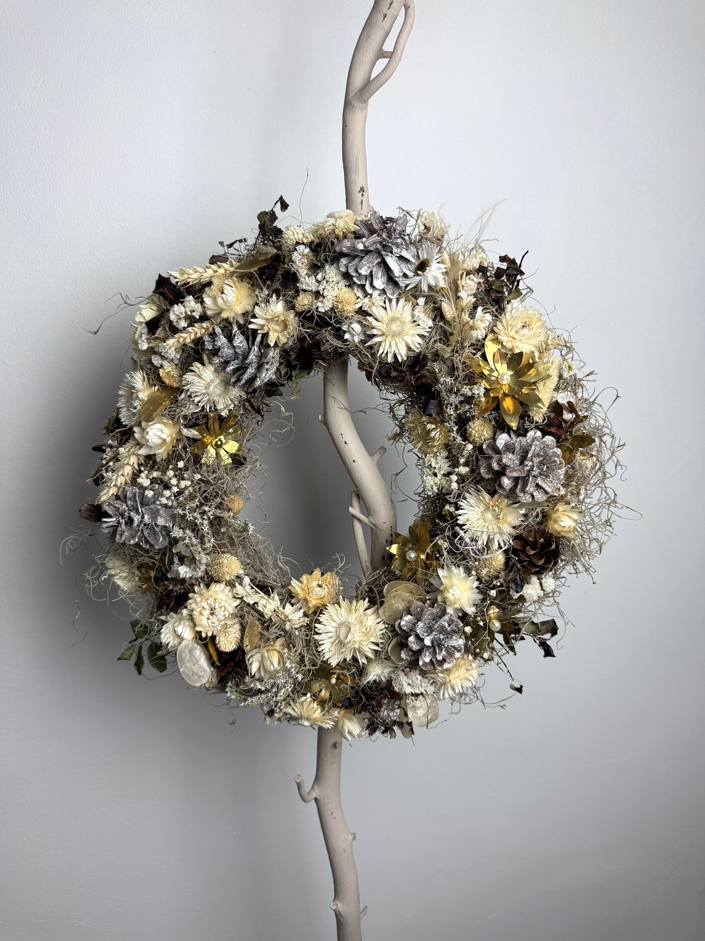 Monochrome & Gold Wreath